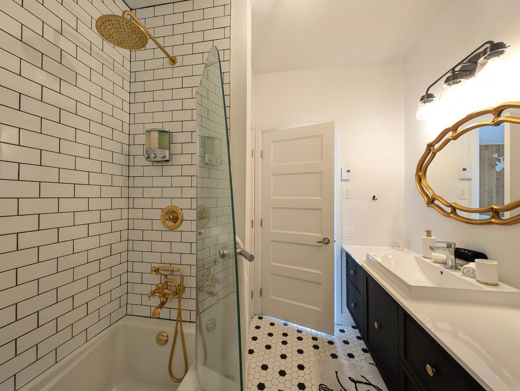 La Vie Est Belle: Free Parking, Gym, Rooftop Terrace * Quebec City