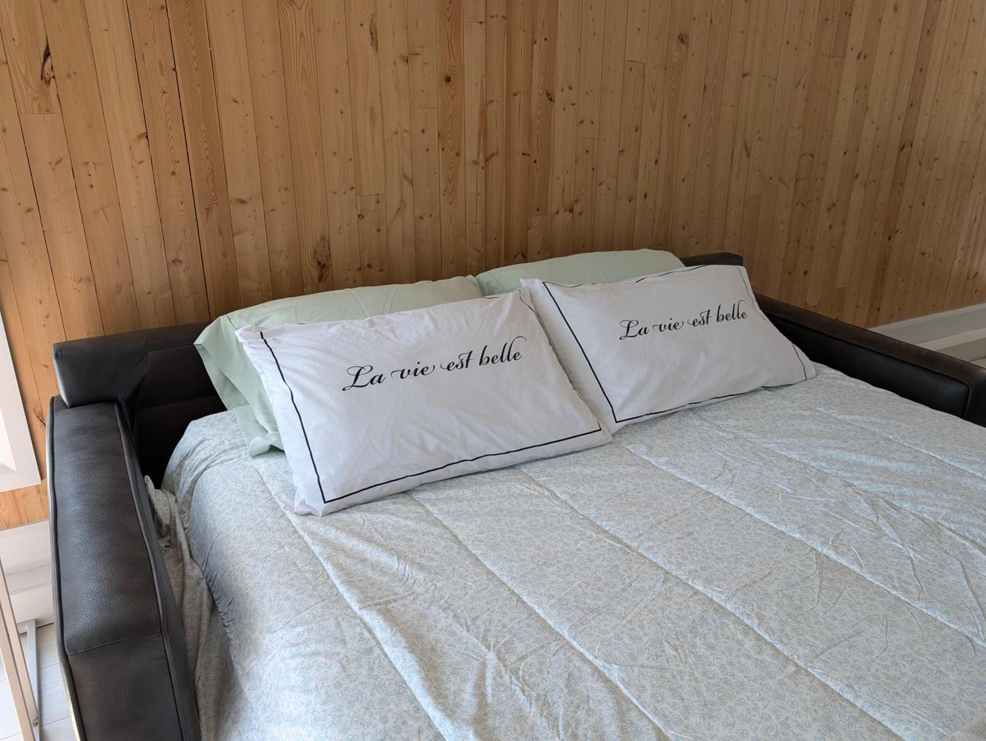 La Vie Est Belle: Free Parking, Gym, Rooftop Terrace