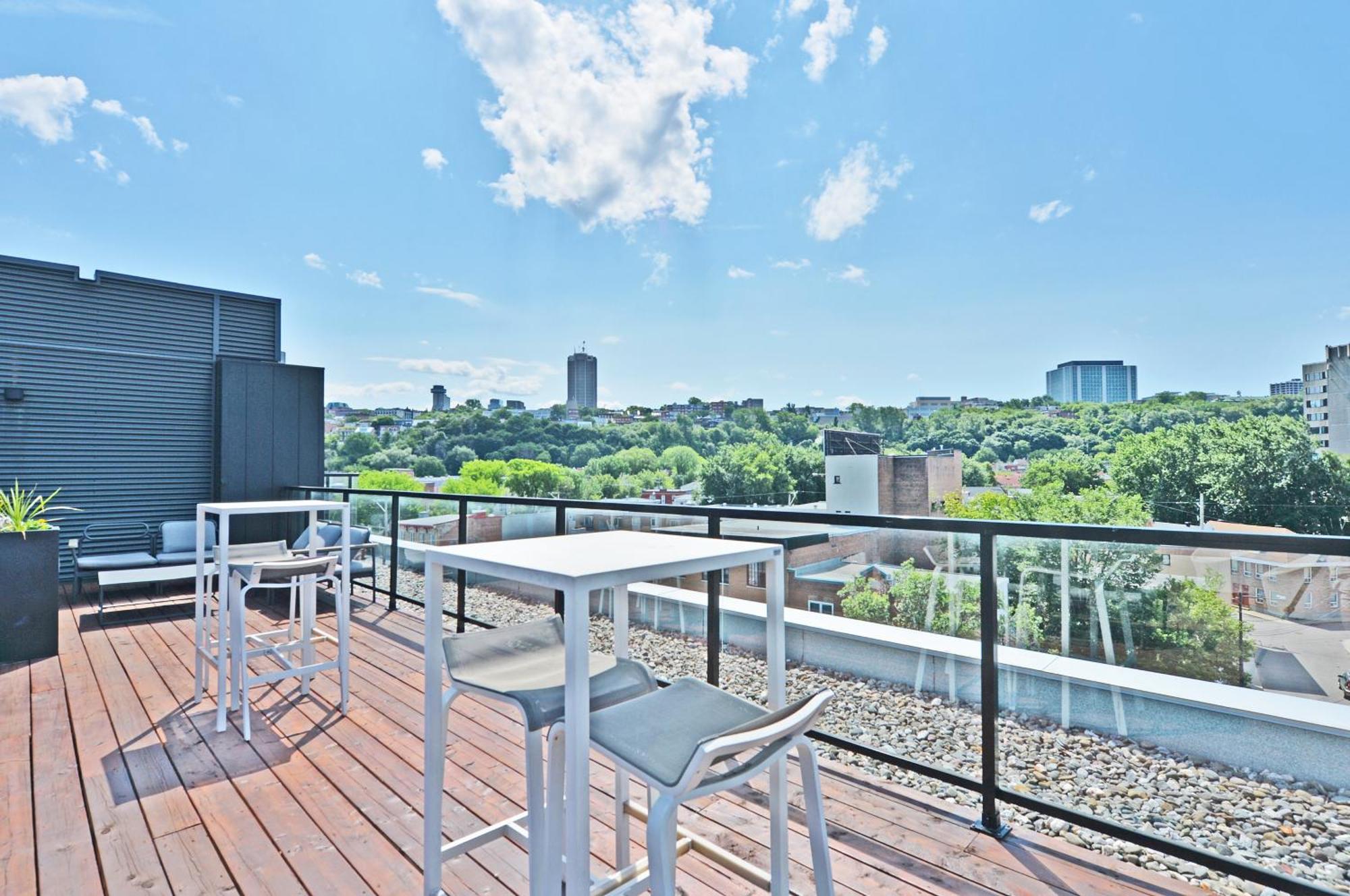La Vie Est Belle: Free Parking, Gym, Rooftop Terrace Apartment Quebec City