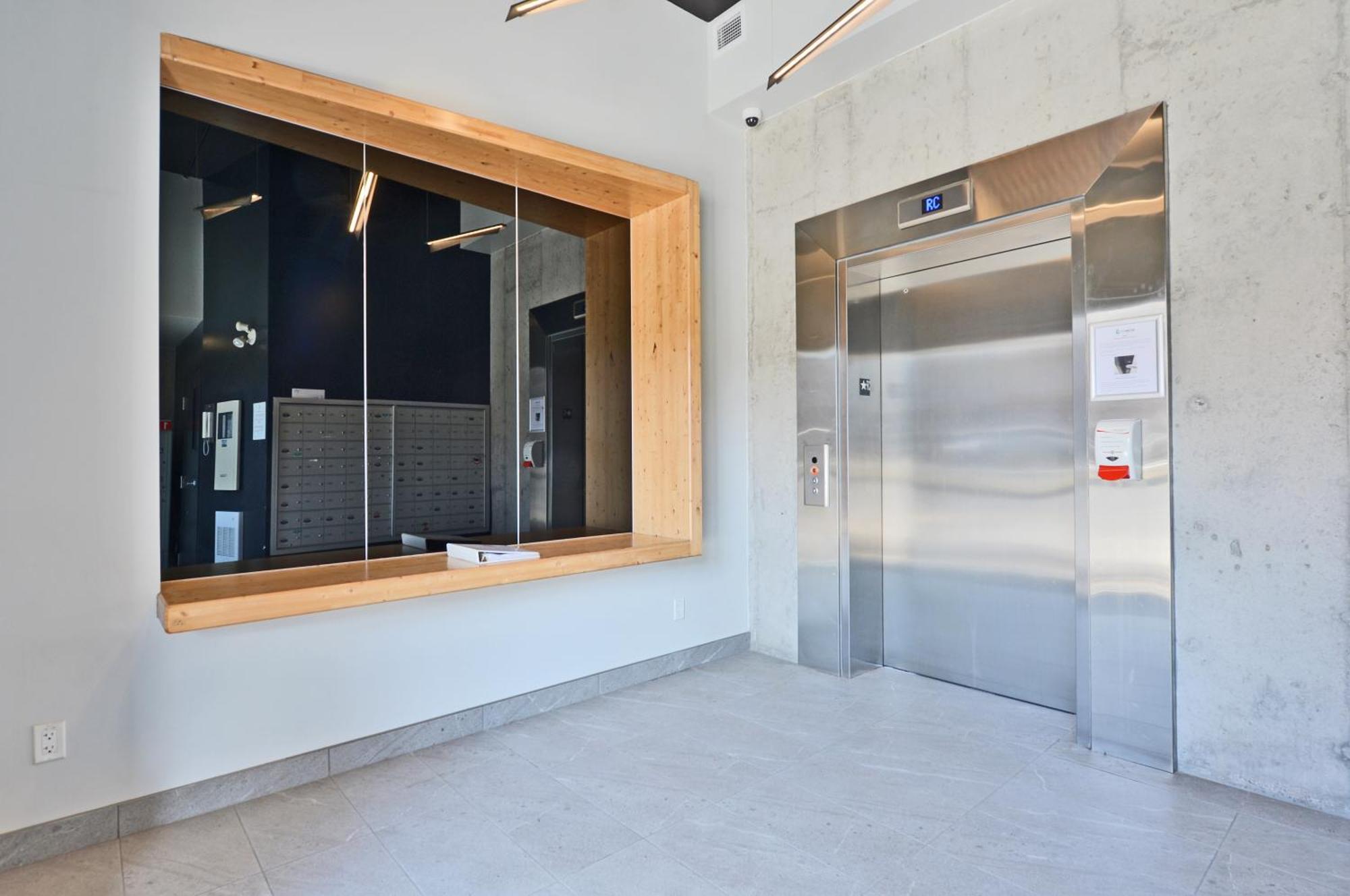 La Vie Est Belle: Free Parking, Gym, Rooftop Terrace Apartment *