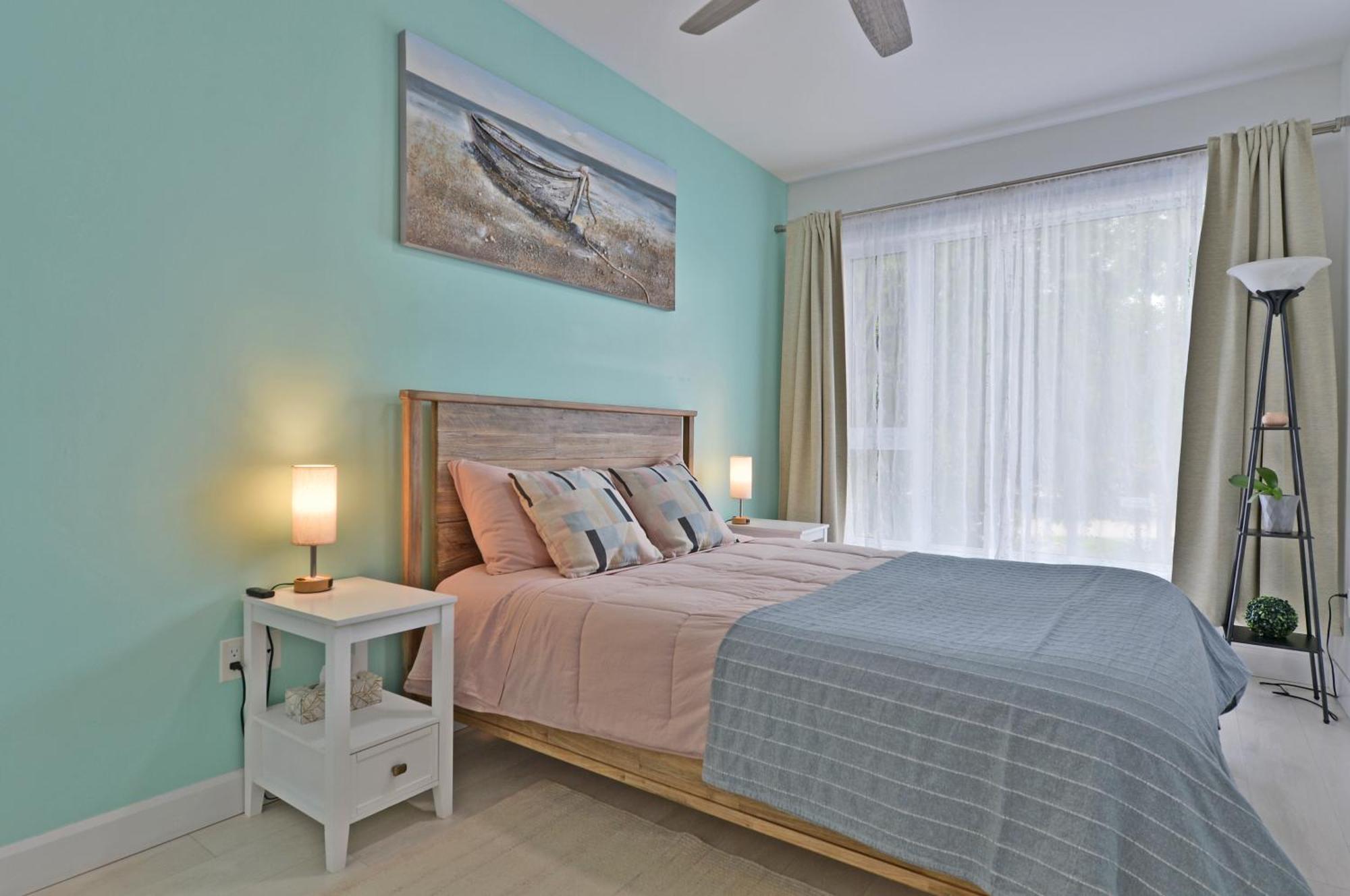 La Vie Est Belle: Free Parking, Gym, Rooftop Terrace Quebec City