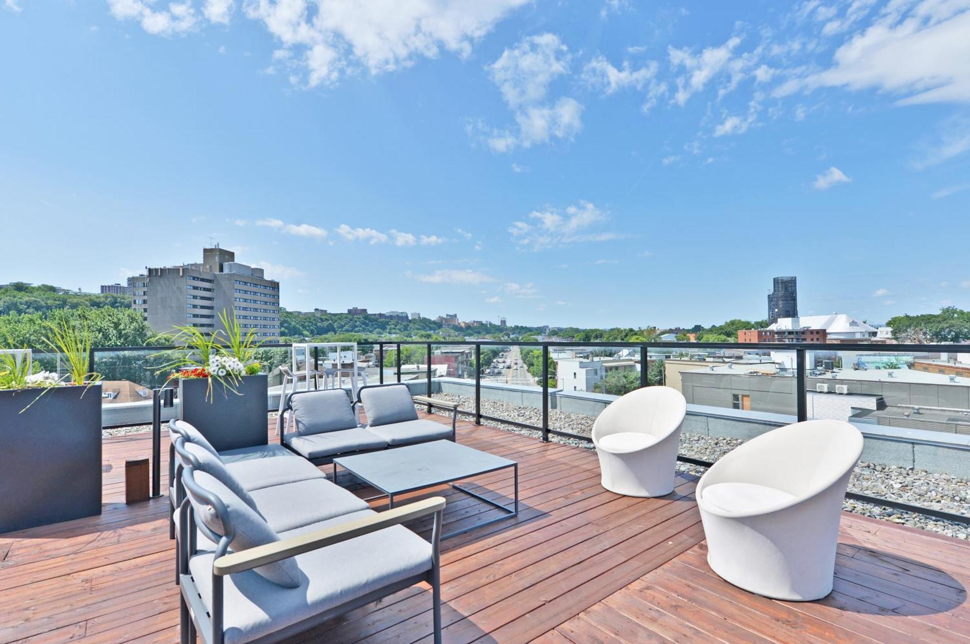 Apartment La Vie Est Belle: Free Parking, Gym, Rooftop Terrace