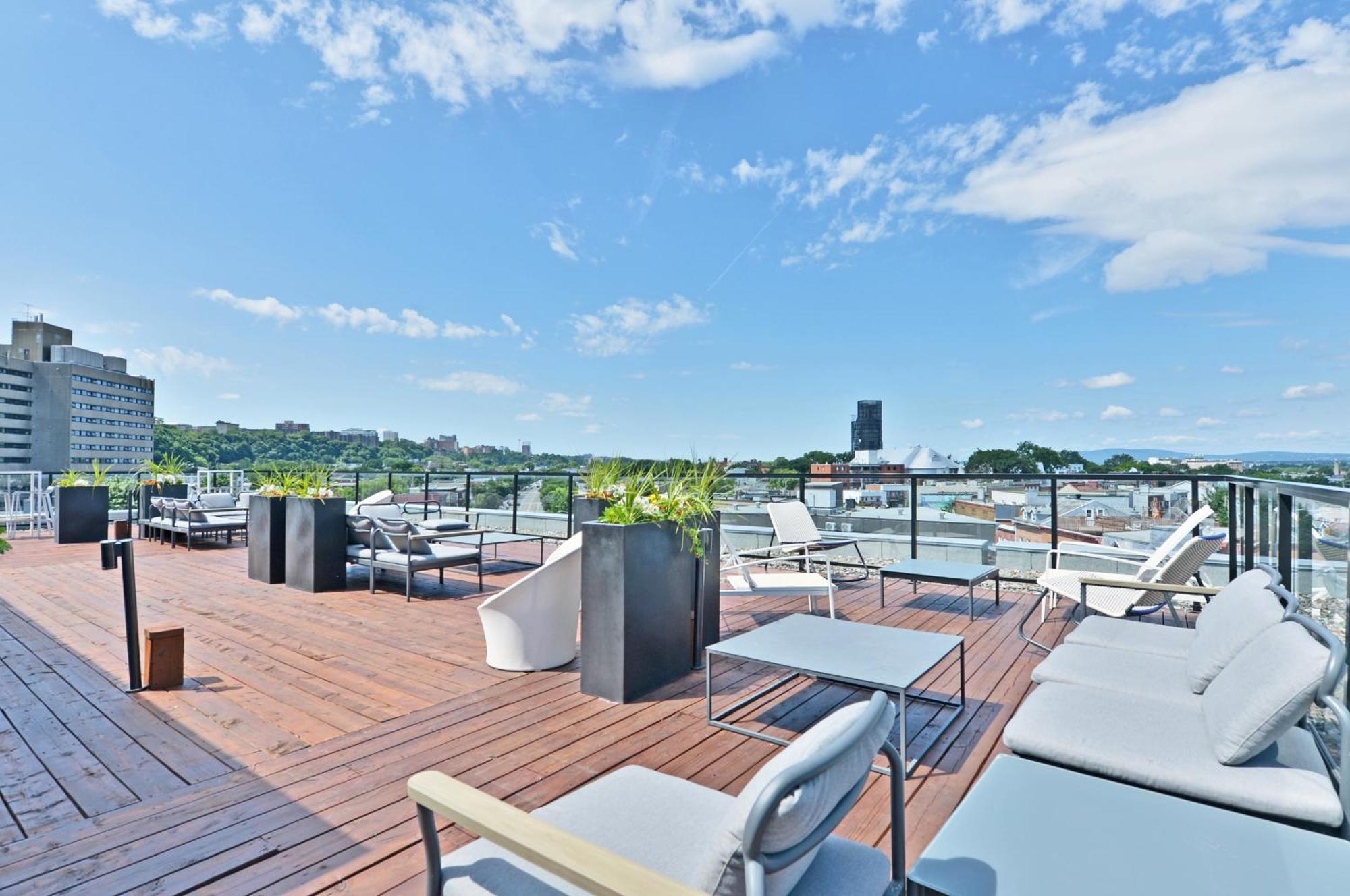 La Vie Est Belle: Free Parking, Gym, Rooftop Terrace
