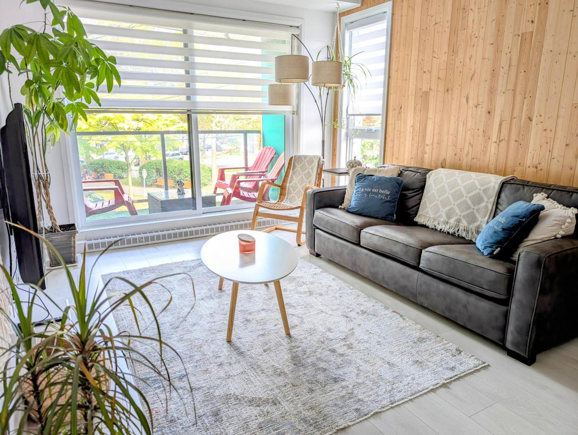 La Vie Est Belle: Free Parking, Gym, Rooftop Terrace Apartment Quebec City