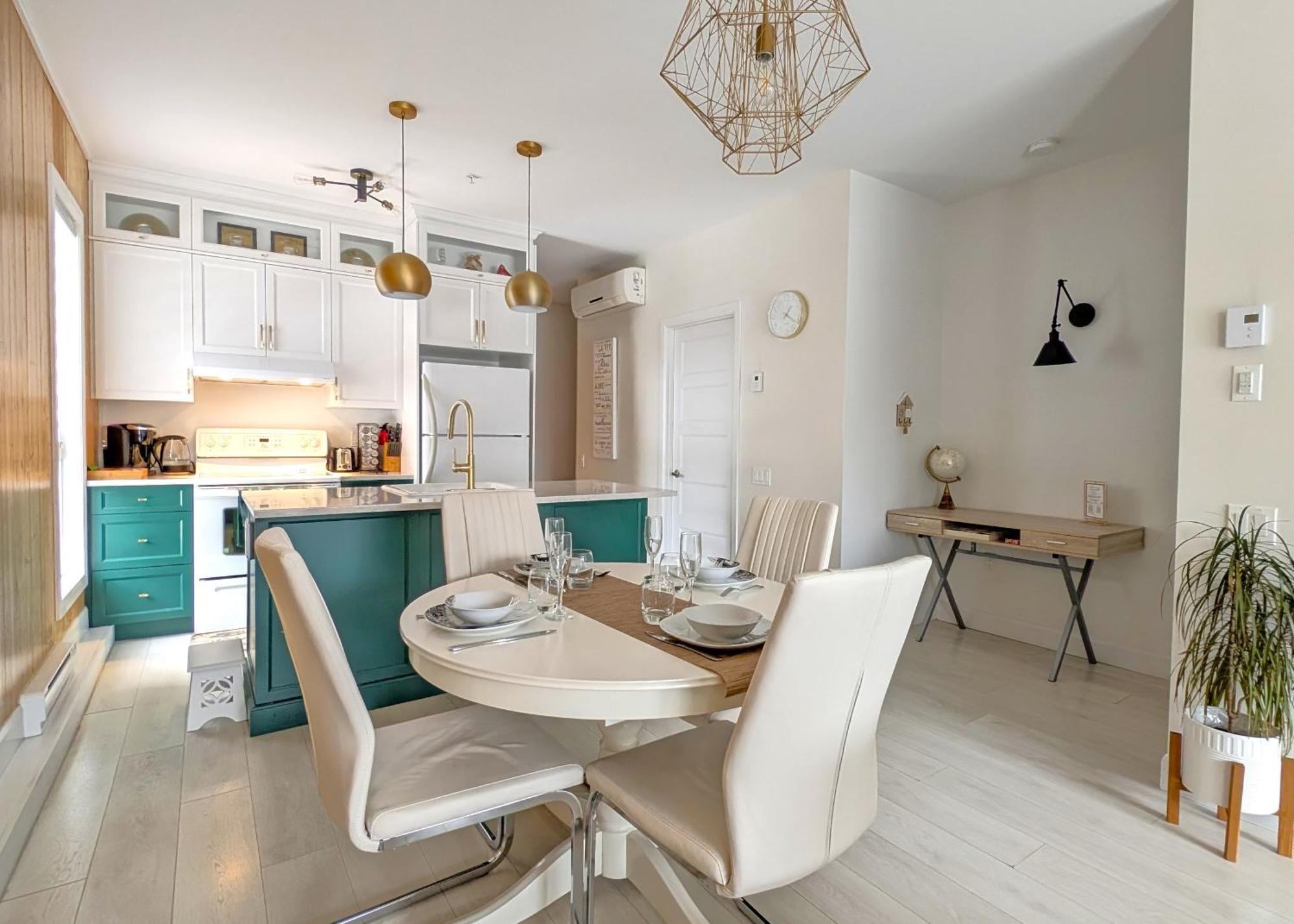 La Vie Est Belle: Free Parking, Gym, Rooftop Terrace Apartment *