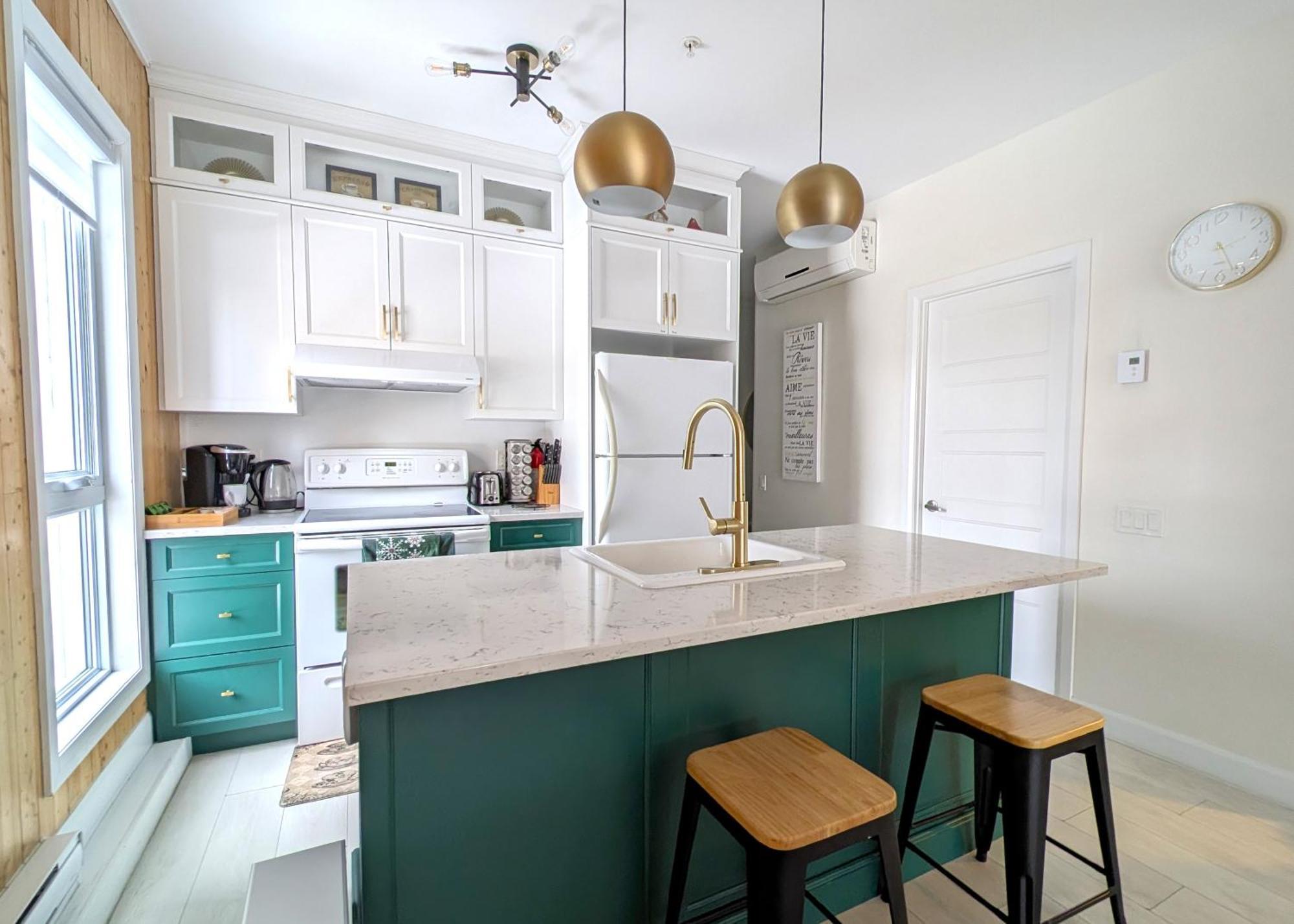La Vie Est Belle: Free Parking, Gym, Rooftop Terrace Quebec City
